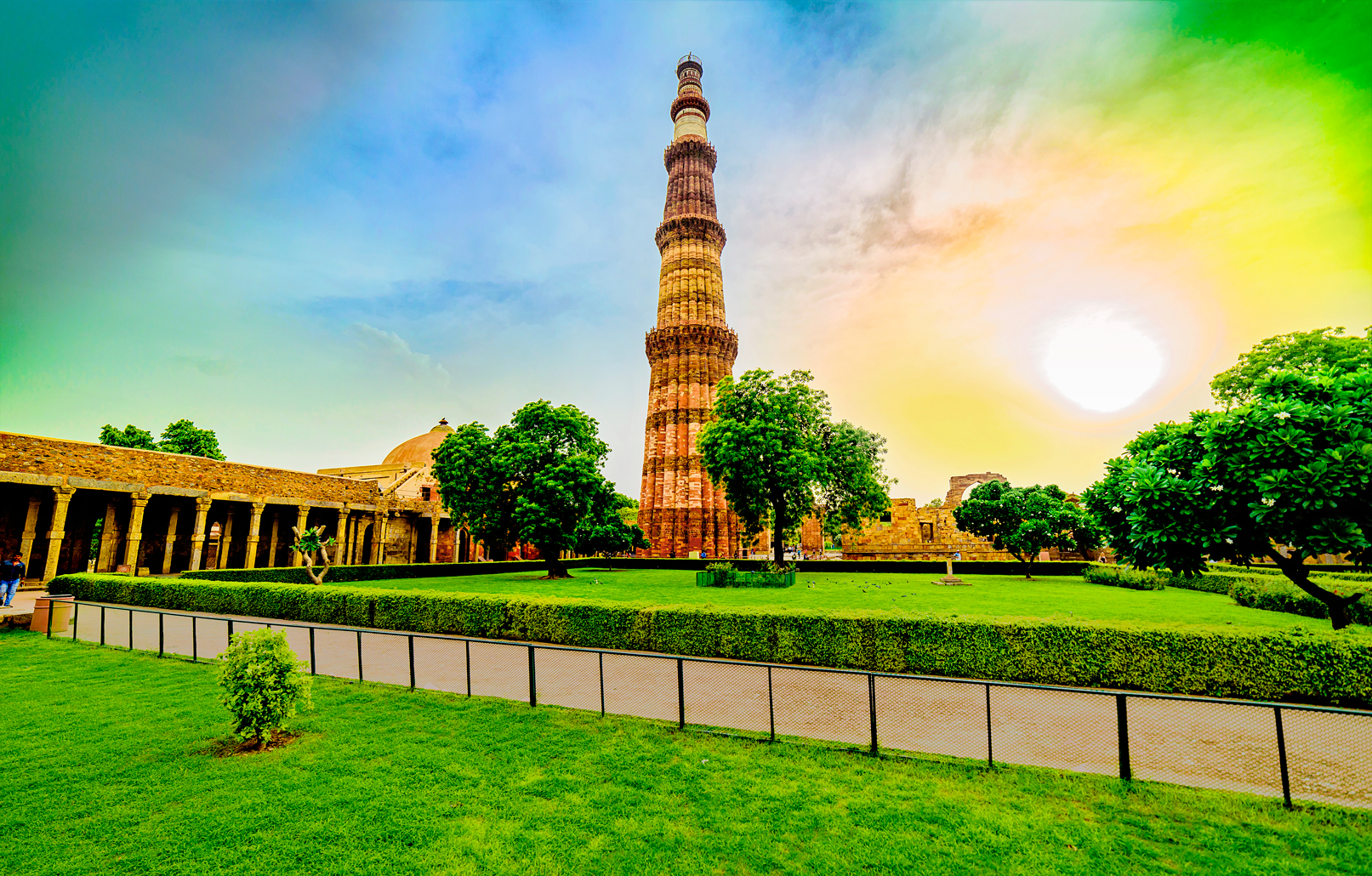 Travel to Qutub Minar History Mystery